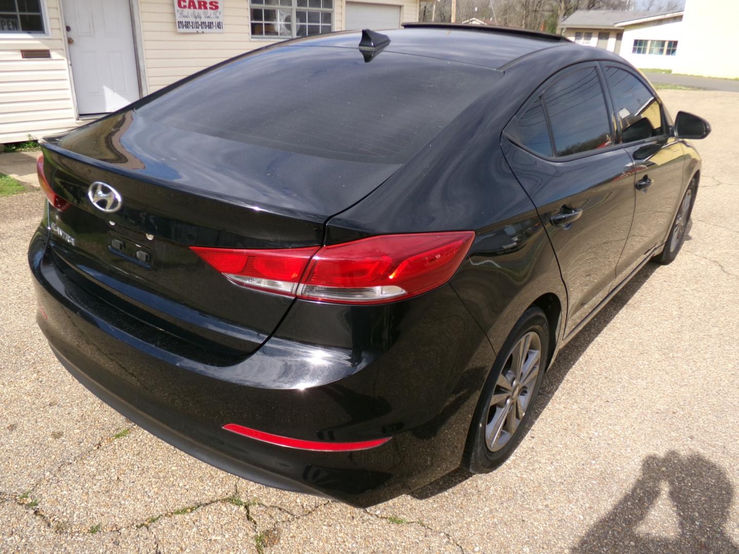 2018 Phantom Black Pearl /Gray Hyundai Elantra (5NPD84LF5JH) with an 2.0L engine, automatic transmission, located at 401 First NE, Bearden, AR, 71720, (870) 687-3414, 33.726528, -92.611519 - Photo#19